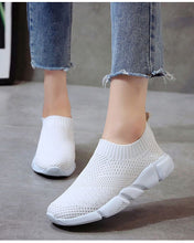 Load image into Gallery viewer, Women Shoes 2020 New Flyknit Sneakers Women Breathable Slip On Flat Shoes Soft Bottom White Sneakers Casual Women Flats Krasovki