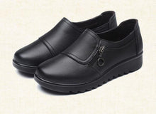 Load image into Gallery viewer, EFFGT 2020 Fashion Soft Leather Round head Women Casual Flats Ladies Side Zipper Flat Oxford Shoes New Mother single Shoes