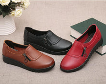 Load image into Gallery viewer, EFFGT 2020 Fashion Soft Leather Round head Women Casual Flats Ladies Side Zipper Flat Oxford Shoes New Mother single Shoes