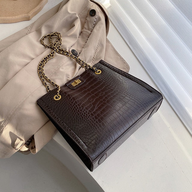Crocodile pattern Crossbody bag 2020 Fashion New High Quality Leather Women's Designer Handbag Lock Chain Shoulder Messenger bag