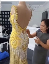 Load image into Gallery viewer, 2022 Luxury Beading Robe de soiree Evening Gown Dress V Neck Backless 3D Floral Appliqued Mermaid Prom Formal Dress Party Gowns