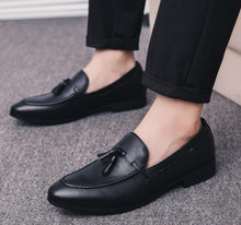 Load image into Gallery viewer, Italian Men Glitter Shoes Brand Party Shoes For Men Coiffeur Tassel Formal Shoes Men Classic Sepatu Slip On Pria Chaussure Homme