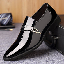 Load image into Gallery viewer, Men Dress Italian Leather Shoes Slip On Fashion Men Leather Moccasin Glitter Formal Male Shoes Pointed Toe Shoes For Men