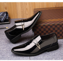 Load image into Gallery viewer, Men Dress Italian Leather Shoes Slip On Fashion Men Leather Moccasin Glitter Formal Male Shoes Pointed Toe Shoes For Men