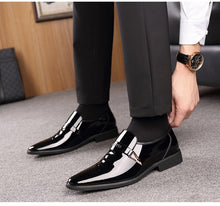 Load image into Gallery viewer, Men Dress Italian Leather Shoes Slip On Fashion Men Leather Moccasin Glitter Formal Male Shoes Pointed Toe Shoes For Men