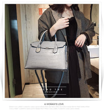 Load image into Gallery viewer, 2020 new women&#39;s bag luxury high quality classic crocodile pattern handbag large capacity  shoulder messenger bag handbag