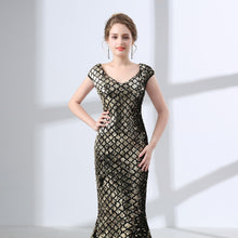 Load image into Gallery viewer, JaneVini Sparkly Sequined Mother of The Bride Dresses Plus Size V Neck Cap Sleeve Illusion Back Sexy Mermaid Evening Party Gowns