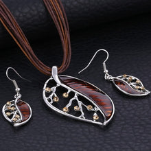 Load image into Gallery viewer, African Beads Jewelry Sets with Enamel Leaf, and Silver Leather Rope.