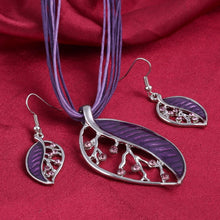 Load image into Gallery viewer, African Beads Jewelry Sets with Enamel Leaf, and Silver Leather Rope.