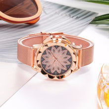 Load image into Gallery viewer, Flower Rhinestone Wristwatch