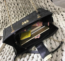 Load image into Gallery viewer, European Fashion Retro Female Tote bag 2020 New Quality PU Leather Women&#39;s Designer Large Handbag Lattice Chain Shoulder Bags