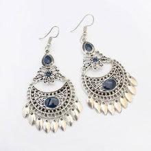 Load image into Gallery viewer, Poem snow Metal crescent fringed Earrings