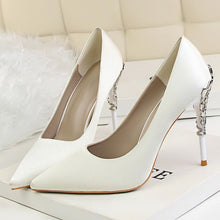 Load image into Gallery viewer, bridal shoes gold high heels pointed toe pumps