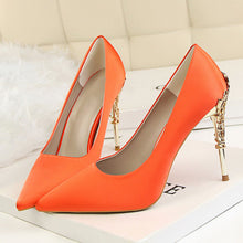 Load image into Gallery viewer, bridal shoes gold high heels pointed toe pumps