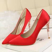 Load image into Gallery viewer, bridal shoes gold high heels pointed toe pumps